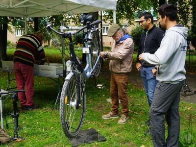 Jardins en fête : atelier réparation de vélo au Parc de Lattre de Tassigny | © Ville de La Madeleine